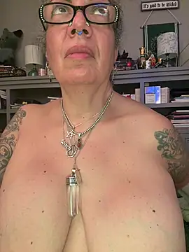 Dieseldame1313 - Hey guys topless dance