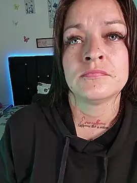 Isa_bluee - see nipple