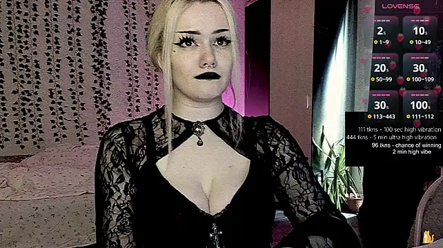 Strawberry_elfcat - hand bra