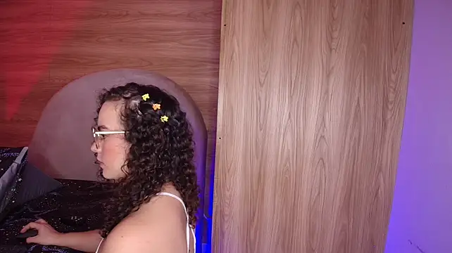 Kiara_lp - 4 fingers in the pussy
