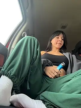 JulliaVegas - 2 fingers in pussy