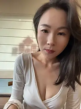 Eva10069 - 办公摩擦老板大腿