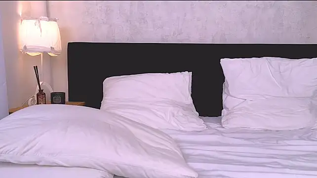 LOLALEWIS - Fuck my tight pussy...