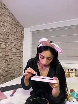 Lucyjoi - please undress and touch yourself a litt
