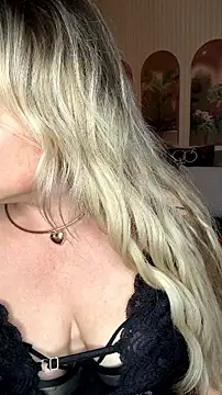 Candy_queeen - I'll take off my bra