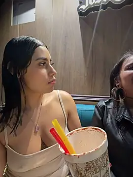 AlannaEvons - Show Tits In The Bar 🍒🔥
