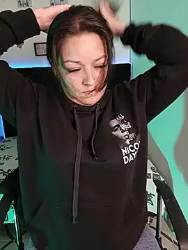 Isa_bluee - see nipple