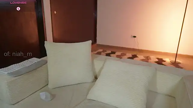 _Niah - RUB MY HAIRY PUSSY (zoom) 👀🔥