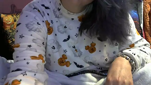 ORANGE-PRETTY-PUSSY