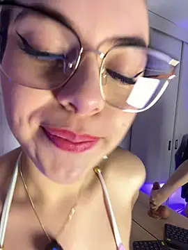 Annie_bonnie_ - Take off bra + spit on tits