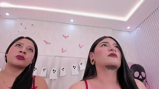 Im_Kharla - spit on my friend's breasts 😈😈😈