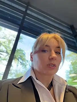 Crazy-Rosa - Hi guys 💋play with my pussy💋