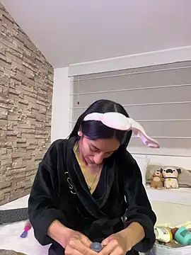Lucyjoi - please undress and touch yourself a litt