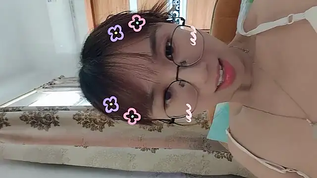 Lili_666 - 祝我生日快乐，愿往后的日子闪闪发光，万事顺遂。🤩