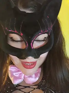 Conejita69n_n - Juego con mis pezones? 🔥