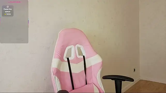 Yeniimai - Pussy Play