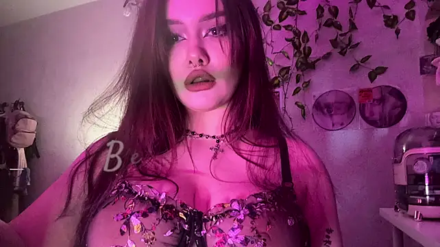 Strawberry_elfcat - hand bra