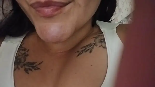 Kittysweetieprrr - squirt con dildo👅