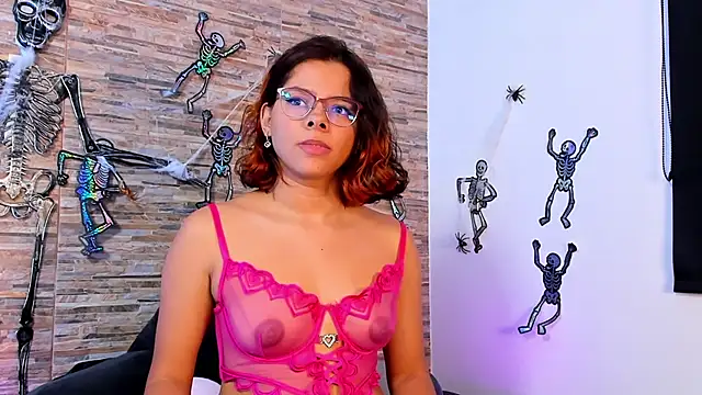 Nath_redrex - show boobs + nipple play