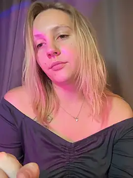 Ann_first_kiss - flash boobs