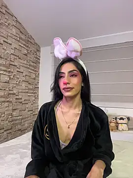 Lucyjoi - please undress and touch yourself a litt