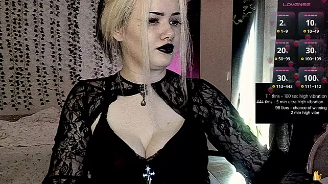 Strawberry_elfcat - hand bra