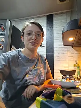 Linda-schmidt - My friend wants to lick my pussy.
