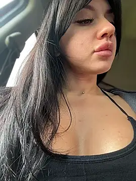 JulliaVegas - 2 fingers in pussy