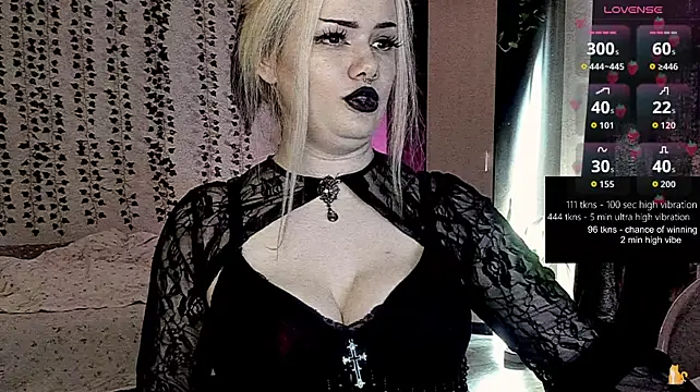 Strawberry_elfcat - hand bra