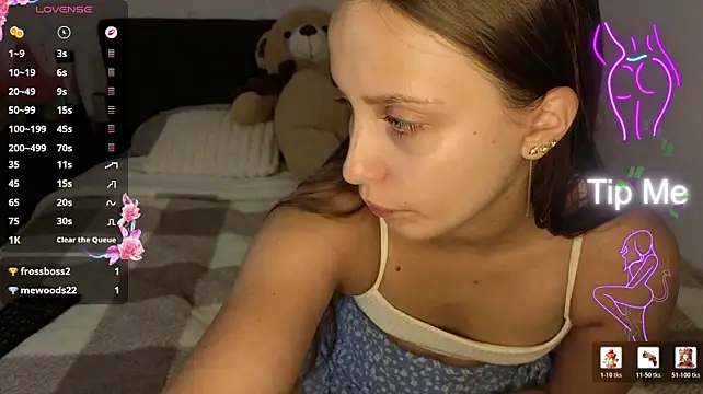 Trissy_Terry - play with breasts