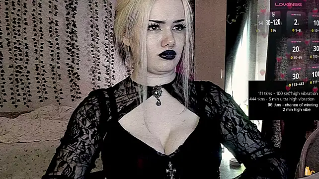 Strawberry_elfcat - hand bra