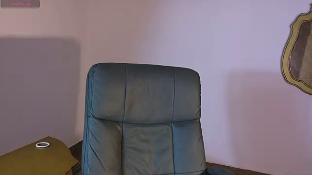 Alanis_22 - finger in my pussy