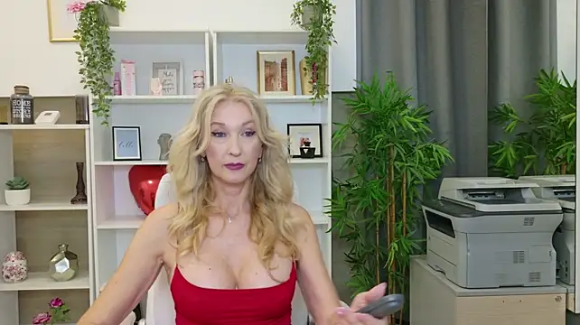 LadyLeea - Play with dildo between my boobs