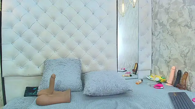 VALENTINA3x - Hard ride dildo