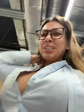 Jucie_Boom - RISKY SPITTING ON MY BOOBIES|SPREAD