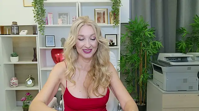 LadyLeea - Play with dildo between my boobs