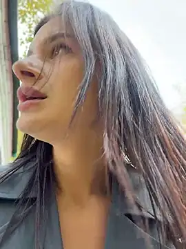 MiraReach - Squirt outside 💋