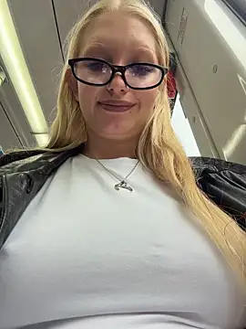 Elfi_InPublic - Good morning Elfi!!!Kiss u lips 💋