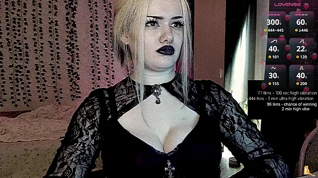 Strawberry_elfcat - hand bra