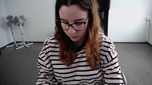 Littleviki7 - top[less for 10 mins
