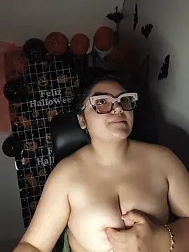 JuliSweet - SHOW PUSSY