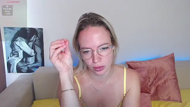Mila_stefani - My birthday is in 3 days—get me a gift.