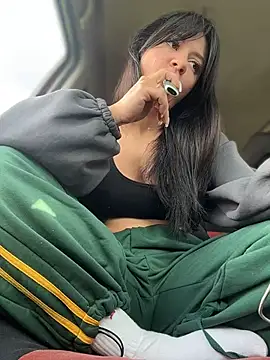 JulliaVegas - 2 fingers in pussy