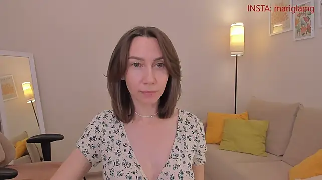 GoodGlamorGirl - play with nipples