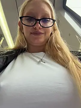 Elfi_InPublic - Suck finger+pinch nipples in bus