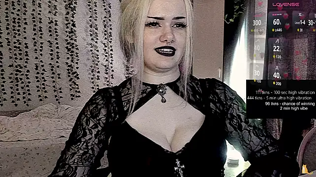Strawberry_elfcat - hand bra
