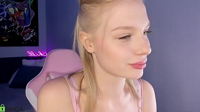 Alice_Taylori - Take off my top!