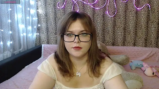 HotJenifferLove - saving money for new outfit