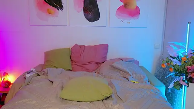 Ariana_Petite - fingering her pussy🔥