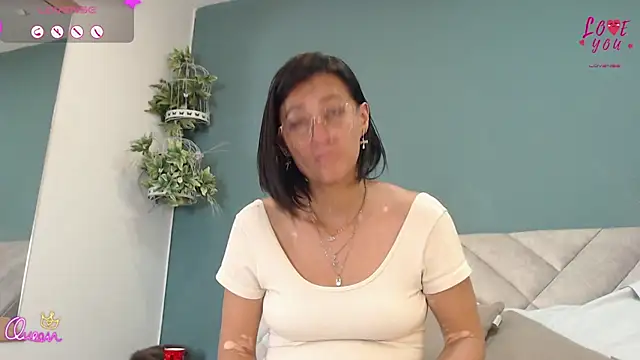 SharisWillian - Spanks ass